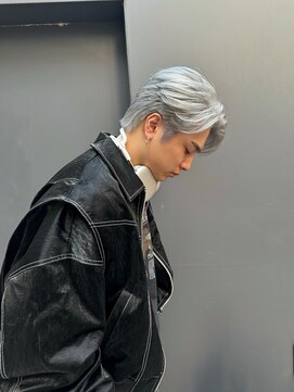 ノラ シブヤ(NORA) メンズハイトーンセンターパート・アッシュシルバー