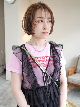 トナリ(tonari) ボブレイヤー ウルフ 明るめベージュ【鹿児島中央駅】