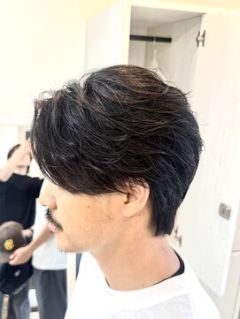 イロ 成田(iLo) 毛流れニュアンスパーマ