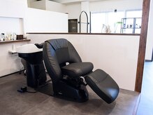 楽な姿勢でくつろげるシャンプー台で癒されに来てください(^^)