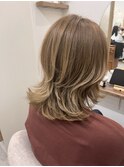 ベージュハイライト　くびれミディ