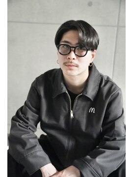 トラスト ザ バーバー 東京駅八重洲店(TRUST the Barber) センターパート/ニュアンスパーマ/ビジネススタイル