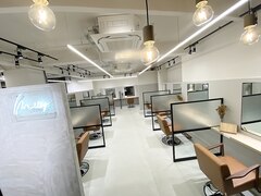 milly梅田店　Aujua西梅田エリア認定サロン 【ミリーウメダテン】