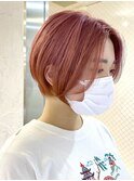 ペールピンクショートセンターパート 前髪なし 簡単スタイリング
