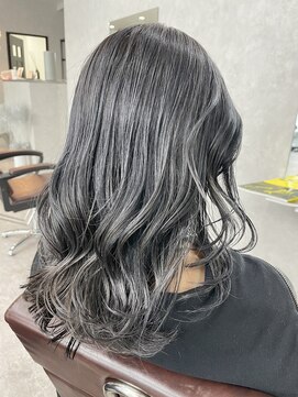 イースブルー 高松店(Y’s Blue) グラデーションシルバー