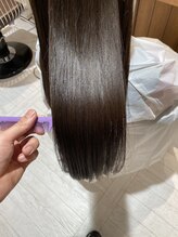 【酸性縮毛矯正】髪が傷みやすい方にも取り入れやすいソフトな縮毛矯正