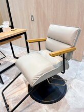 お席の椅子は座り心地を重視したフカフカチェア☆最後までストレスなく施術を受けられます！