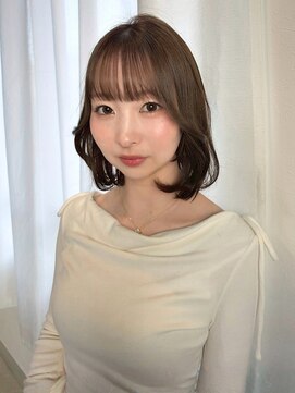 アッシュベージュカラー 透明感カラー 顔周りカット 丸みボブ