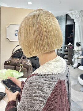 エアー 青山(AIR) 切りっぱなしボブブロンドハイトーンカラー