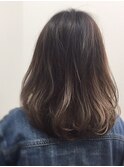モノトーングレージュにハイライトをプラスして