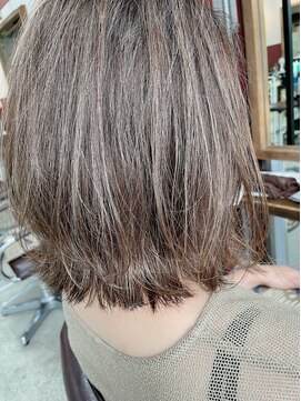 ルーファス 恵比寿 渋谷(Ruufus) 白髪ぼかしハイライトラフボブ【Ruufus恵比寿渋谷】3157b