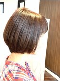 大人ショートボブ,小顔,ひし形ショートボブ