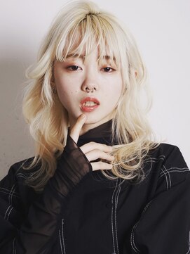 アイリー 名古屋(A/LEE) Whiteベージュ/ブリーチ