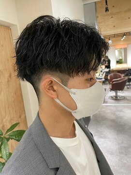 クオル 立川(QOL) センターパートツイストスパイラルパーマ刈り上げメンズパーマ