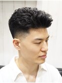 黒髪ワイルドアップバングツーブロックフェードアイロンパーマ
