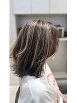 クラメール 黒崎コムシティ店(Kraemer) レイヤーボブ白髪ぼかしハイライト