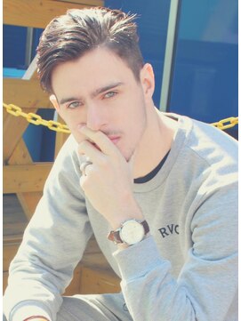 ジジバイワースホワイル(jiji by WORTH WHILE) 刈り上げセンターパートサーフカール波巻きツイストスパイラル