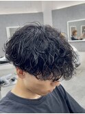 動きと束感のメンズ波巻きパーマ
