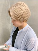 プラチナブロンド、ブロンドベージュ、ハンサムショート