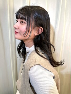 ピークアブー ワン(PEEK-A-BOO ONE) 小顔ウルフのセミロングヘア