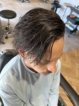 ラグシス ザ バックルーム(LUXIS THE BACK ROOM) センターパート×ツイストスパイラルパーマ【立川/メンズ】