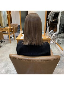 フツーロ 栄(FUTURO) 切りっぱなしスタイル