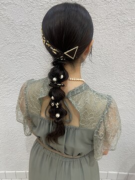 ヴィサージュアクト(VISAGE a.c.t) 華やかさと上品さを兼ね備えた編みおろしアレンジ