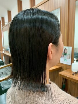 ビーチ ヘア メイク 綱島店(BEACH hair make) 甘辛ミックスの仕上げは「耳掛け」で。こなれウェットヘア