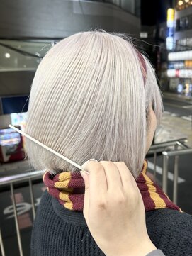 ロブ(R.O.B) ホワイトカラー×ボブ