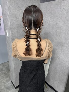 タイトツイン編み下ろしヘア