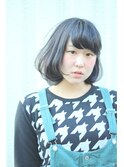 黒髪前上がりボブ