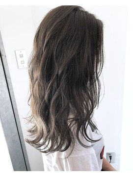 ティータ(teeta) 【イエベ秋おすすめ】肌が明るく見えるオリーブグレージュ