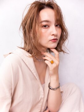 ラックスビー スカイ 大阪梅田店(LUXBE SKY) ハネミディアムボブ【LUXBE 大阪梅田店】