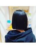 切りっぱなしボブ　ブルーブラックトーンダウン