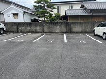 駐車場はお店の向かいレンガ調の建物の奥！詳しくはHP見て下さい