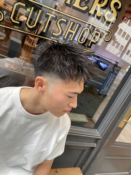 フォーコーナーズ(Four Corners) フェード×アップバング