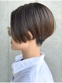 前下がり センターパート オリーブベージュ ハンサムショート