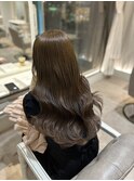 レイヤーカットでつくる抜け感巻き髪