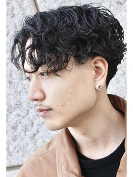 フランクスバーバー アンド ビアークラブ(FRANK'S BARBER and BEER CLUB) スパイキーショート/フェザーパーマ/サーフカール/有楽町