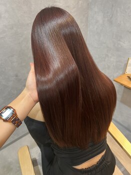 髪のダメージを最小限に抑えた縮毛矯正☆あなたの髪質に合わせた施術で自然な仕上がりを実現♪［恵比寿］