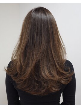 アイビー(ivy) ナチュラルセミロンググラデーションブラウン30代40代50代