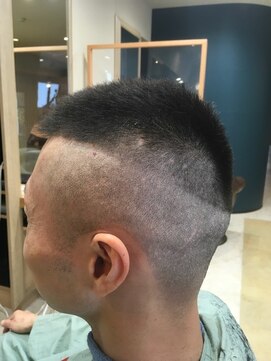 ヘアサロンアンドヘアメイクディー(hair salon hair make D) 仙台D ザクザク ラインカット ブラック スキンフェード テクノ