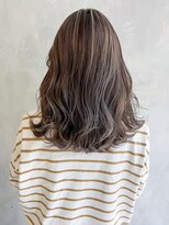 アイティーバイアルバム 藤沢店(IT by ALBUM)&nbsp;ハイライトミディ_アースカラーくびれヘアツートン_ba360861