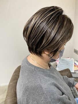 ロア(loa) ＊3Dハイライト＊ショートボブ＊グレーアッシュ＊