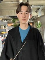 コンマヘアメンズセンターパートニュアンスパーマ（表参道原宿）