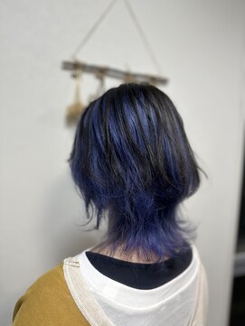 ジウ 上通り(JIU) 20代30代小顔ゆるふわショートウルフインナーカラーネイビー