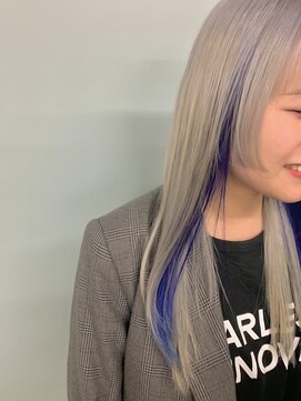 イン(in.) 姫カット×シルバーベージュ×ブルーバイオレット