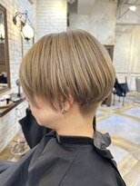 カリーナ(Carina) 〈キシタクヘアー〉刈り上げ×ハイトーンベージュ