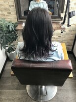 アトリエナガノ(atelier nagano)&nbsp;ニュアンスカラー/センターパート/ツヤ髪スタイル/ブルージュ