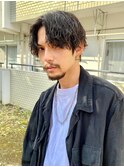 S字のカールが人気のセンターパート×波巻きスパイラルパーマ